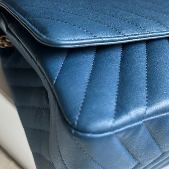 Chanel Reissue 2.55 Flap Bag Chevron Aged Calfskin 226 - Picture 9 of 11